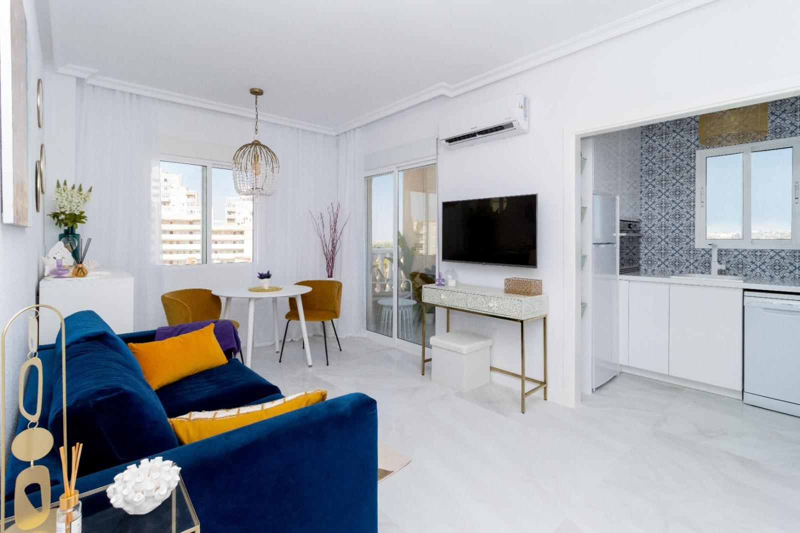 SE VENDE APARTAMENTO TOTALMENTE REFORMADO DE 1 HABITACION EN TORREVIEJA (ALICANTE)