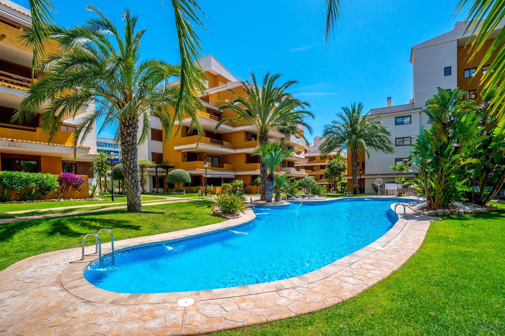 APARTAMENTO "LA ENTRADA" 2 HABITACIONES. 2 BAÑOS. GARAJE+TRASTERO. PISCINAS COMUNITARIAS