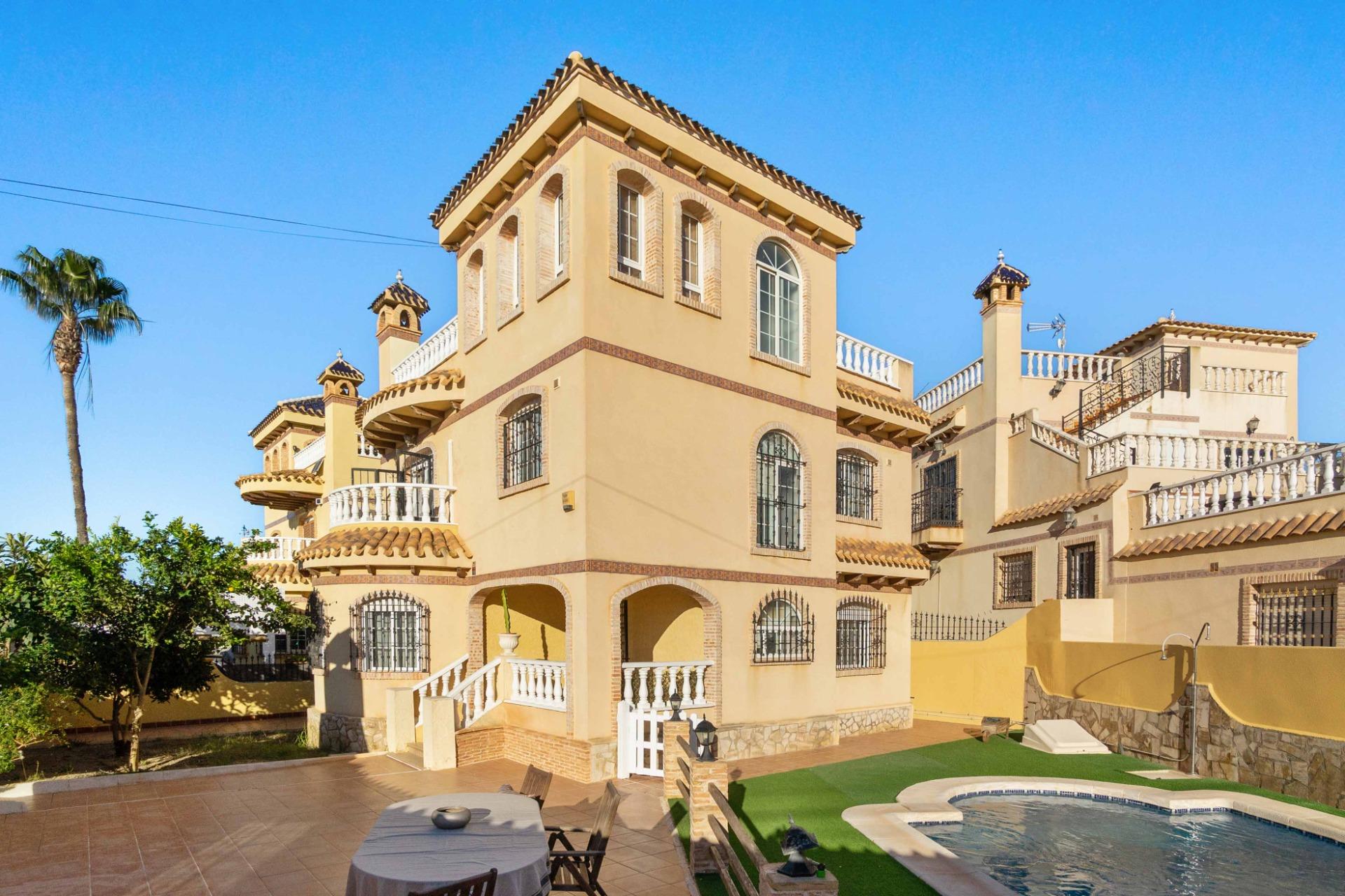 Chalet de 5 habitaciones y piscina privada en La Florida
