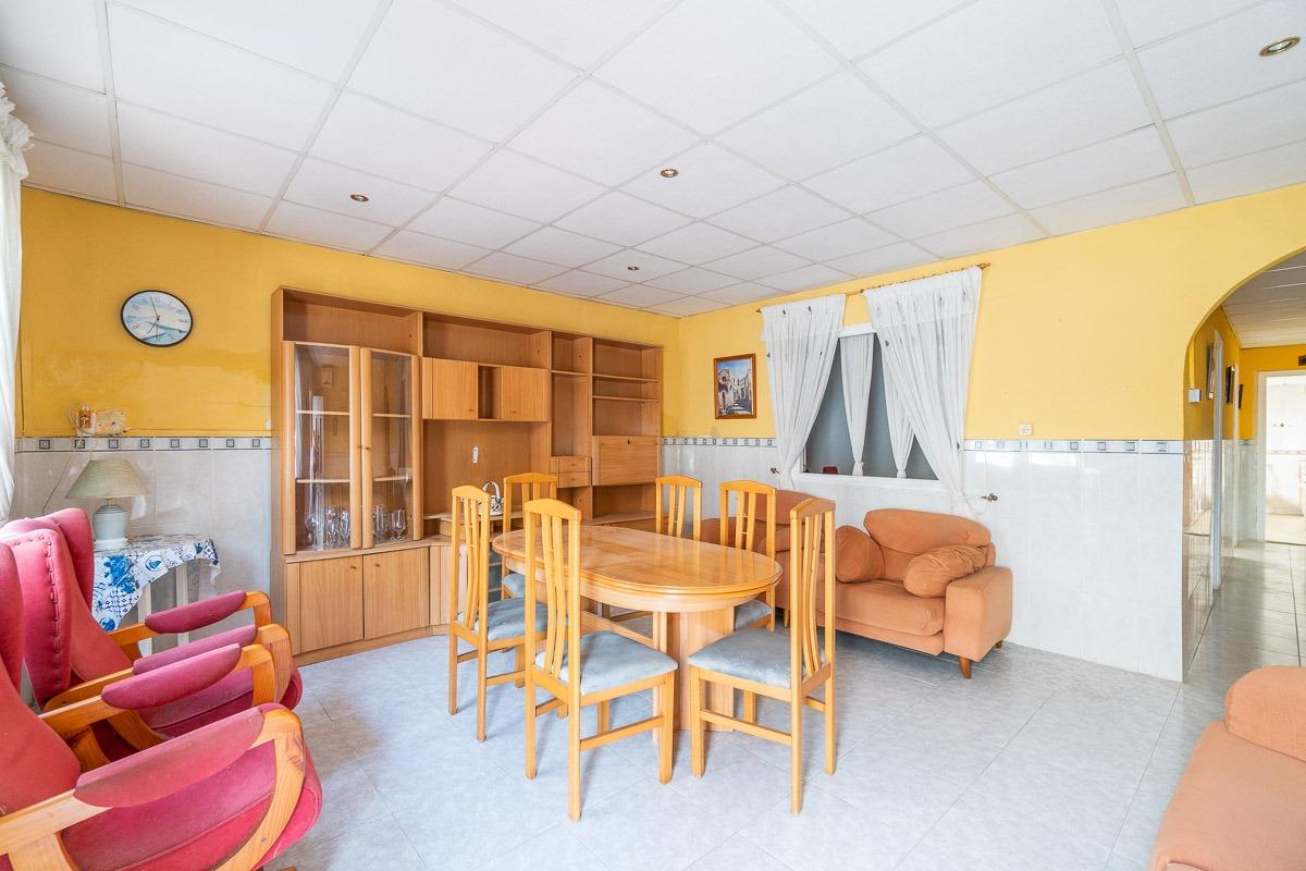 CASA DE PUEBLO MUY CERCA DEL MAR EN PLAYA DE LOS NÁUFRAGOS DE TORREVIEJA