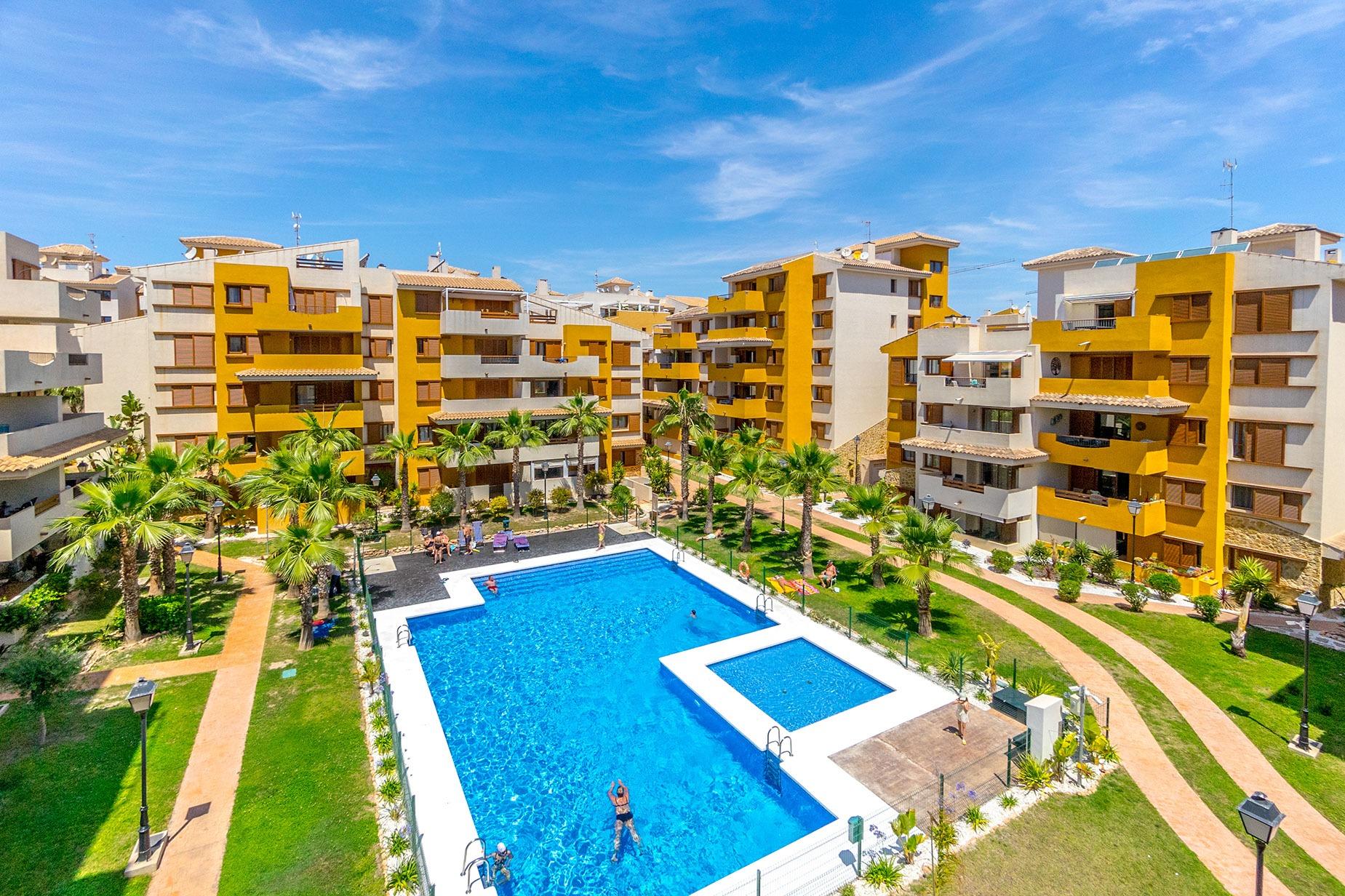 APARTAMENTO EN PUNTA PRIMA (ORIHUELA COSTA) 2 HABITACIONES. 2 BAÑOS. GARAJE+TRASTERO.