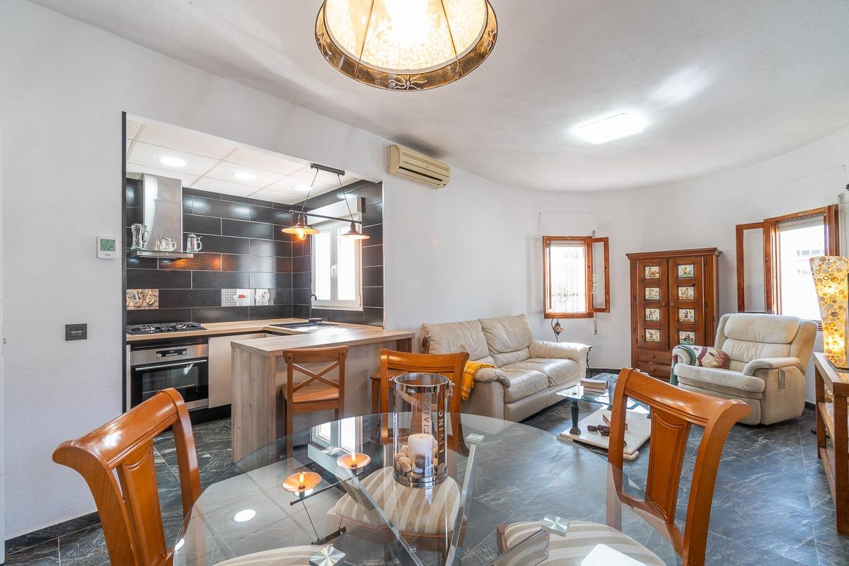 CHALET DE 2 HABITACIONES 2 BAÑOS ZONA FLORIDA EN ORIHUELA COSTA