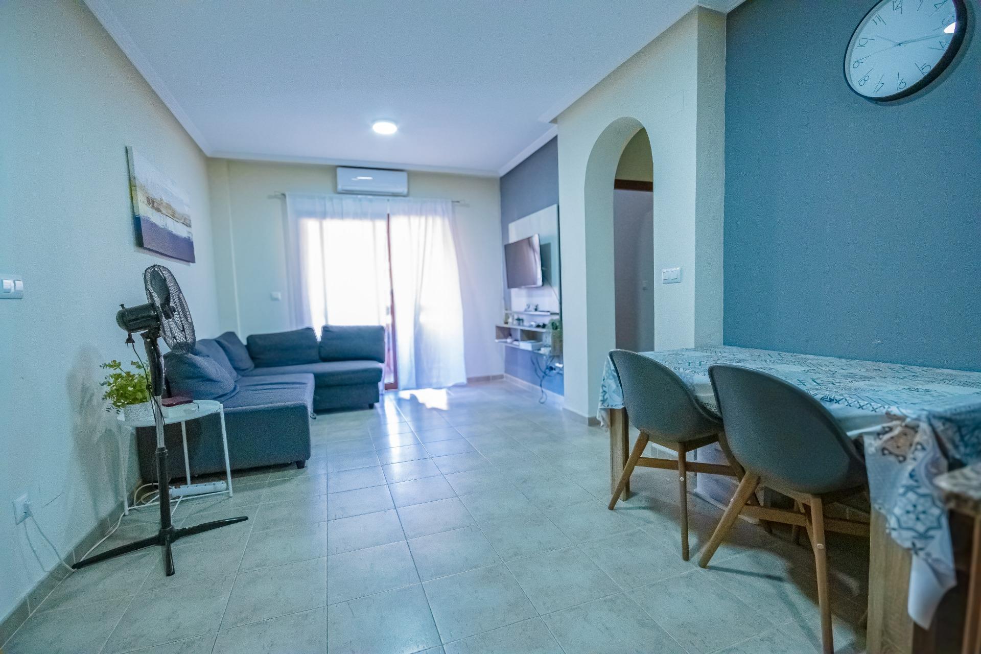 APARTAMENTO DE 2 HABITACIONES  EN AGUAS NUEVOS  EN TORREVIEJA CON PISCINA COMUNITARIA
