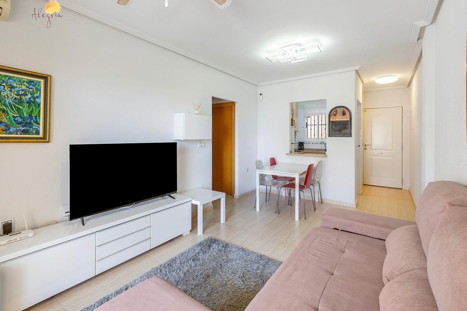 Apartamento en Torrevieja con amplia terraza y preciosa piscina comunitaria + Plaza de parking