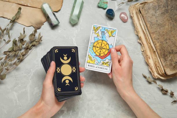 VIDENTE ESPAÑOLA  AMARRES FUERTES TAROT