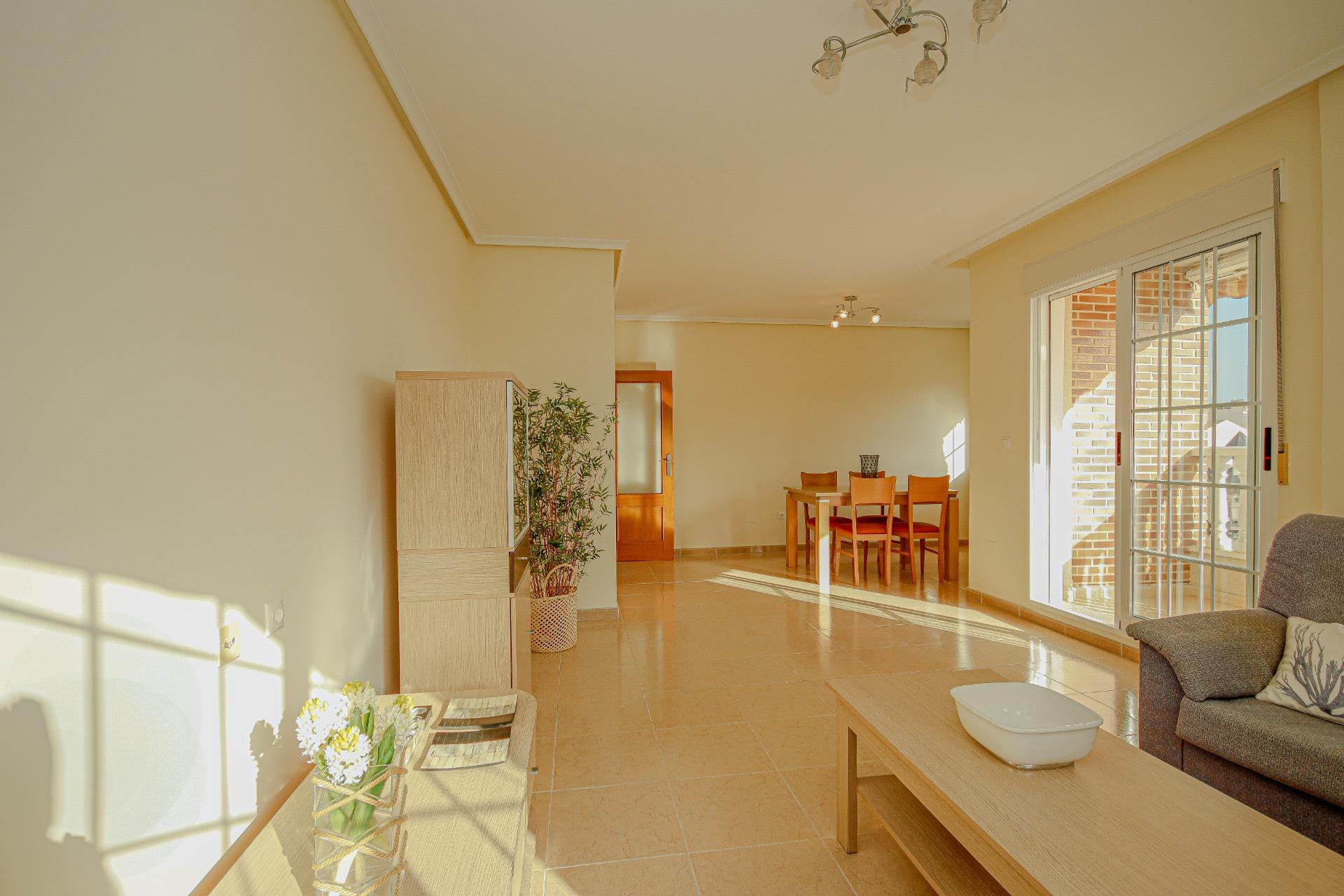 FANTASTICO APARTAMENTO CON 2 HABITACIONES 1 BAÑO GRAN TERAZA EN TORREVIEJA EN CENTRO DE LA CIUDAD