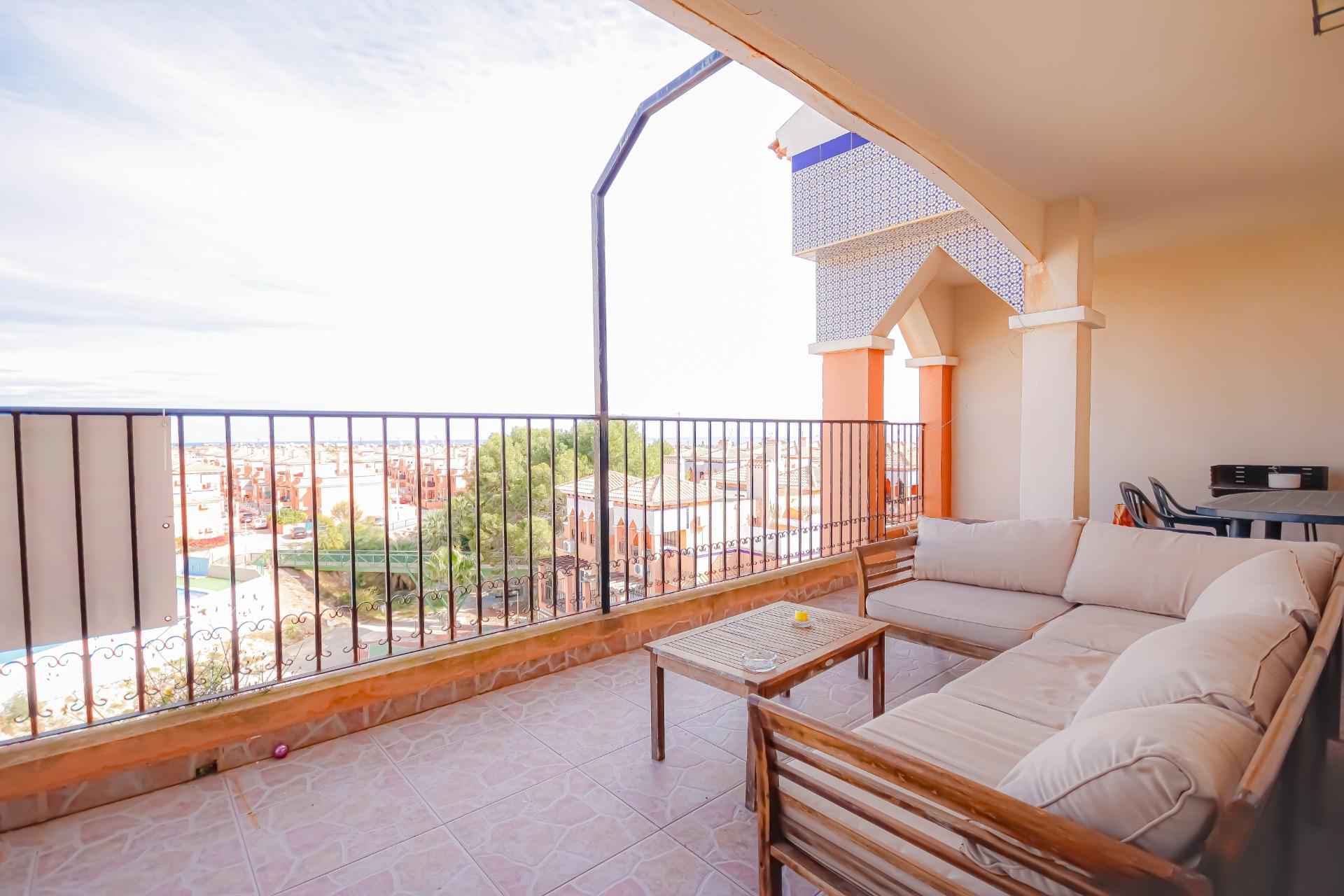 ATICO CON GRAN TERRAZA Y SOLARIUM DE 2 HABITACIONES EN PLAYA FLAMENCA EN (ORIHUELA COSTA)