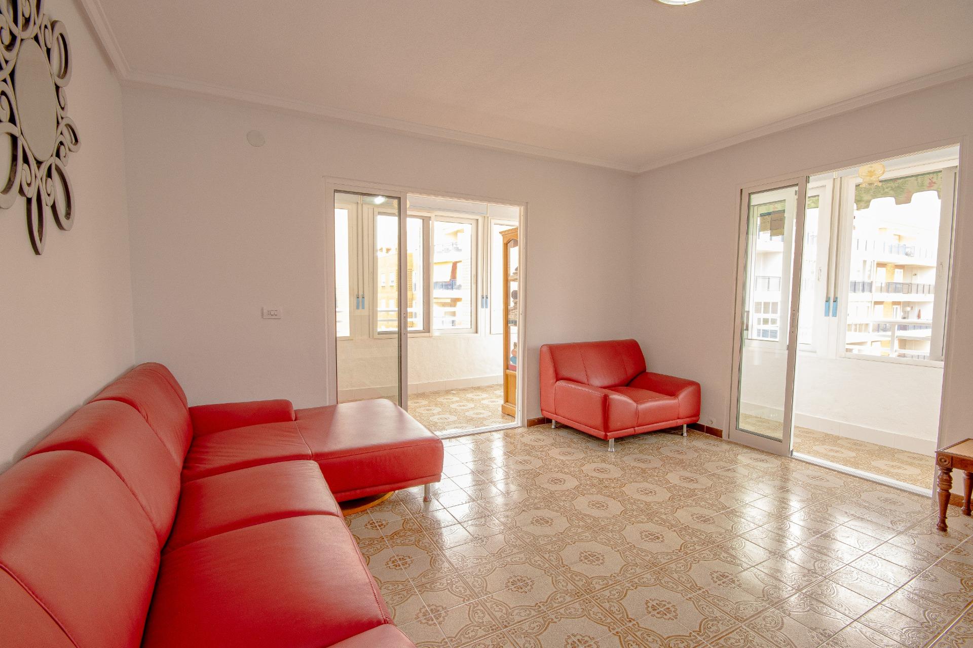 APARTAMENTO DE 3 HABITACIONES 2 BAÑOS A 200 METROS DE LA PLAYA EN TORREVIEJA ( ACEQUION) ALICANTE