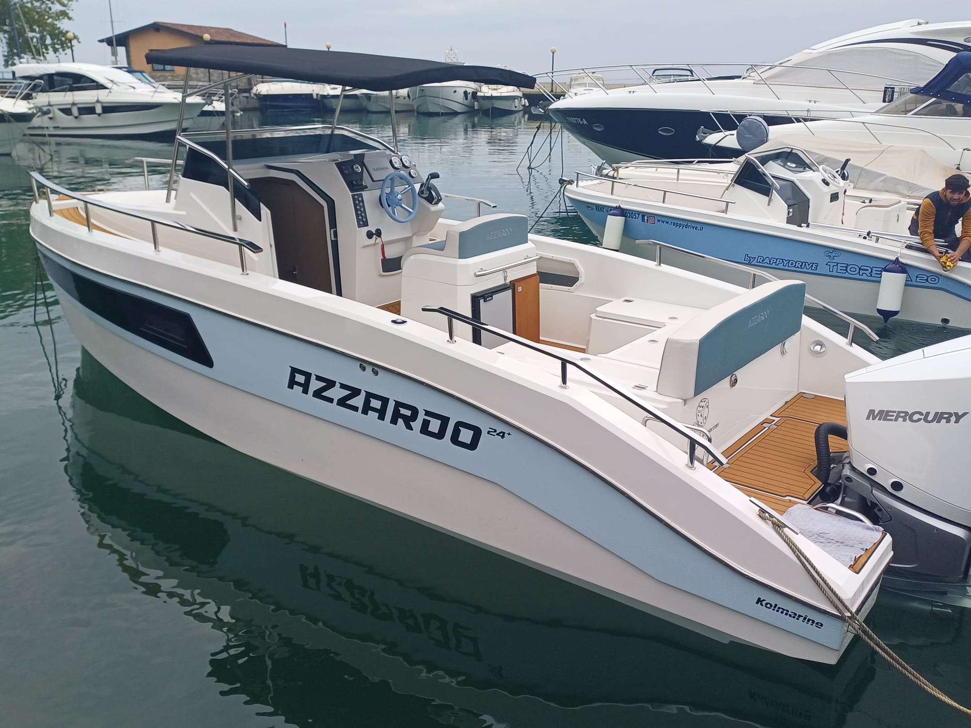 Azzardo 24 embarcación doble camarote nueva.