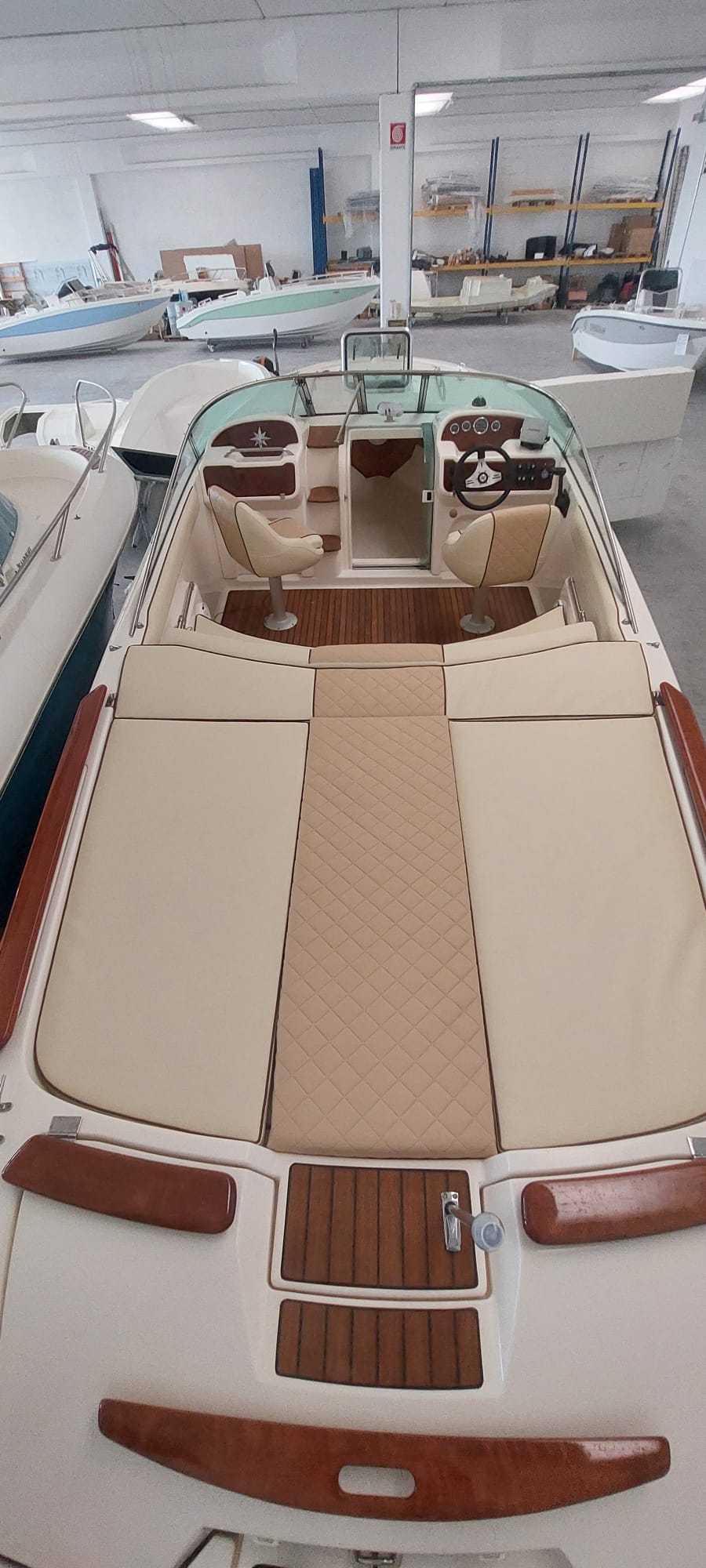 Jeanneau Runabout 755 lancha ocasión completamente renovada
