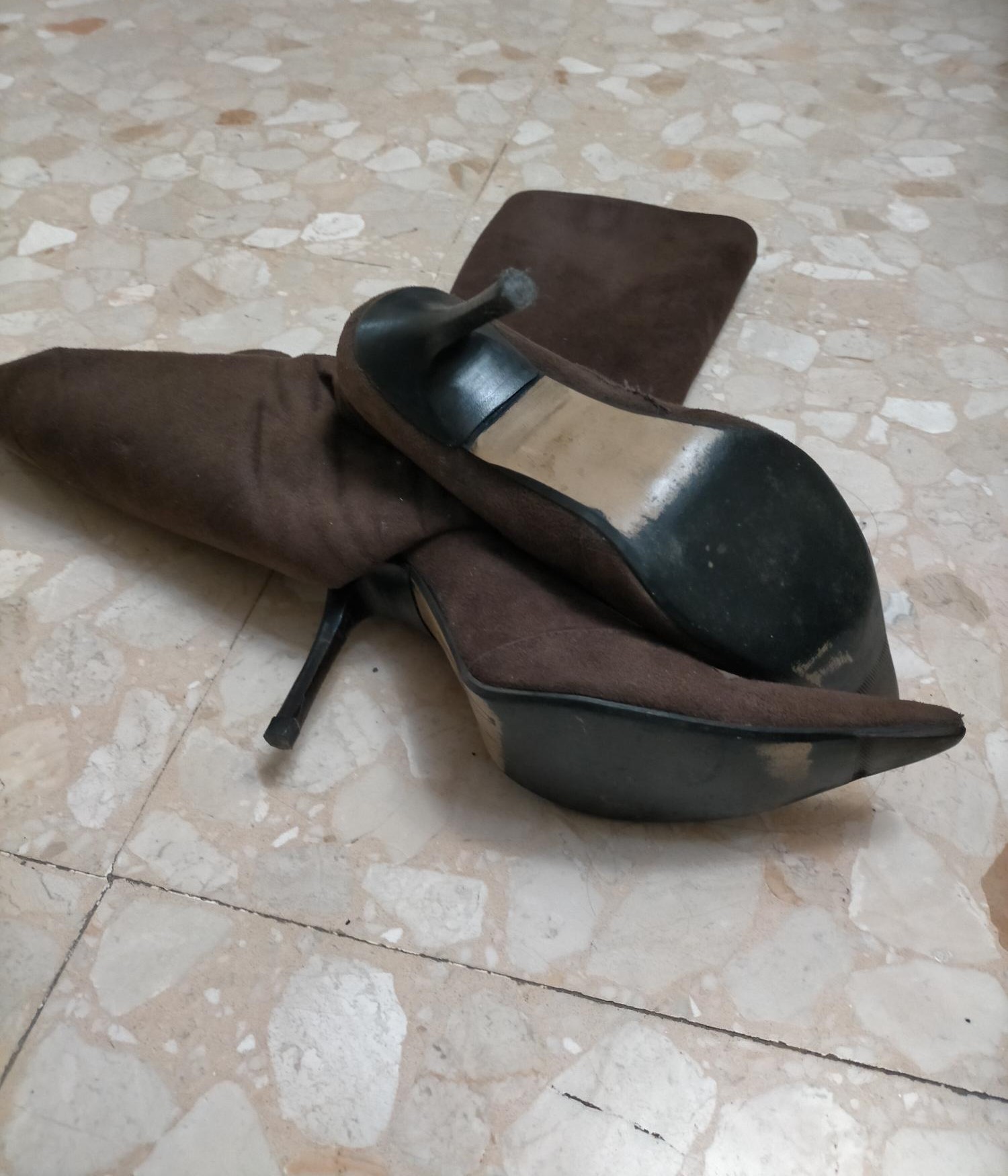 Se vende Botas Altas, color chocolate, numero 35