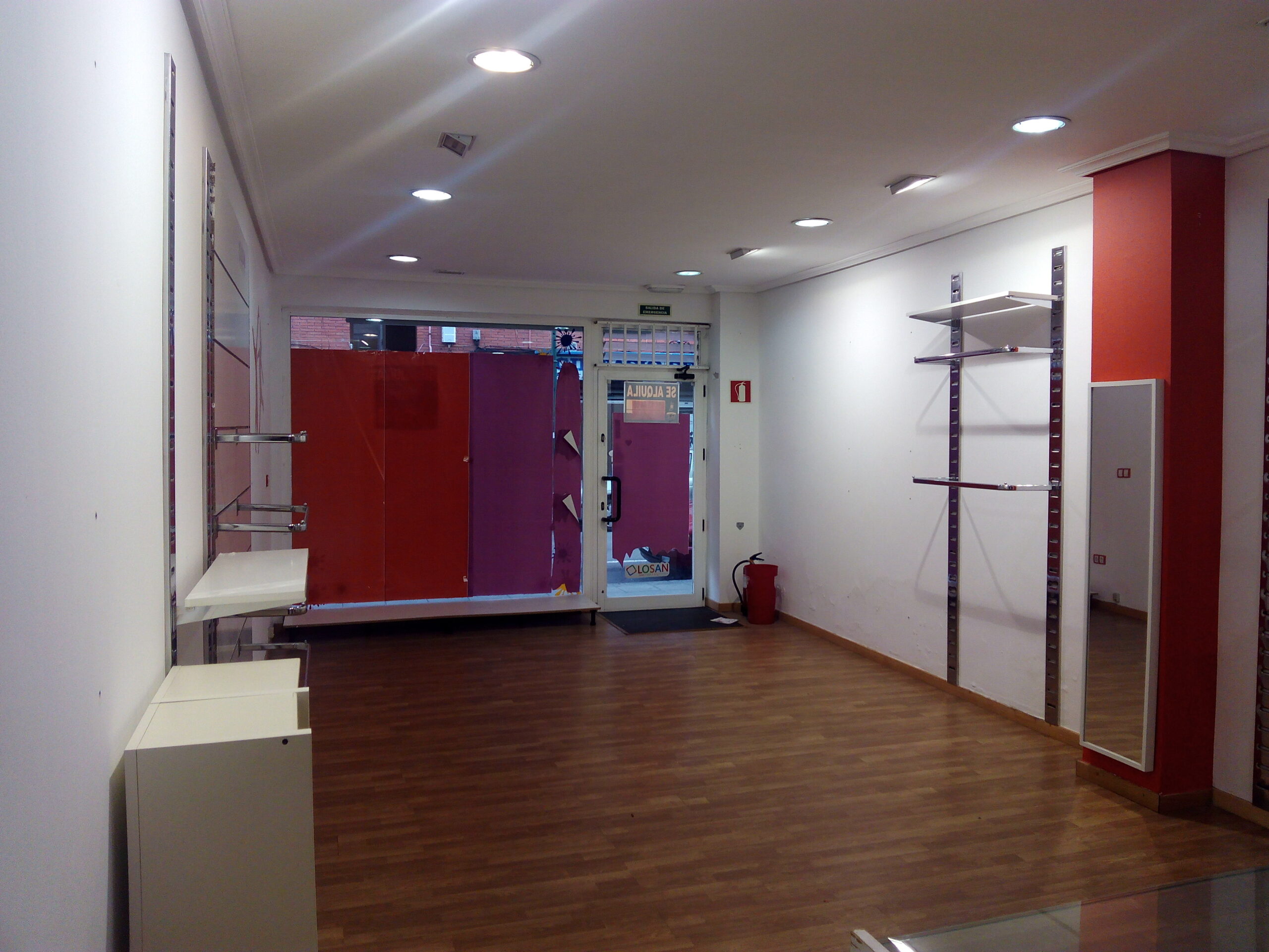 Vendo local, 49m2, buena situación, totalmente instalado,