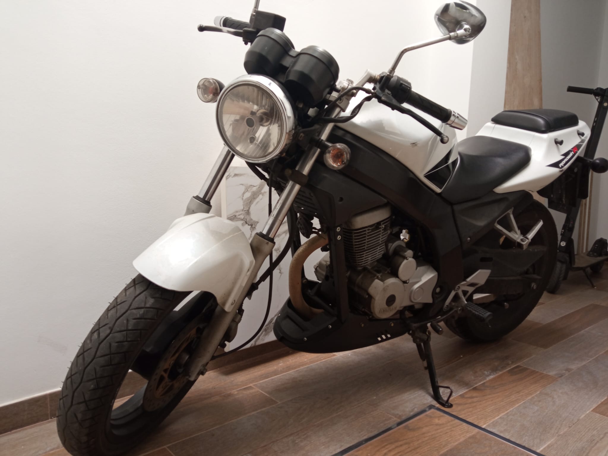 Daelim roadwin125
