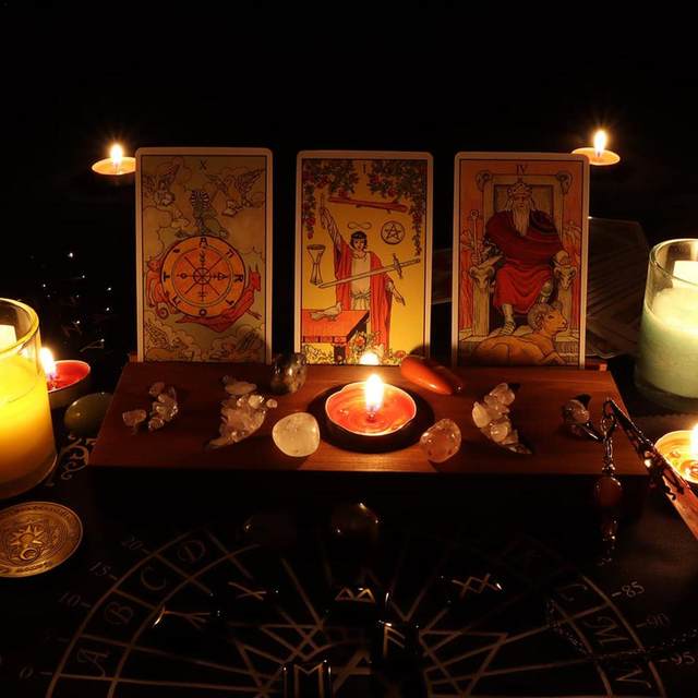 LECTURA DE CARTAS DE TAROT