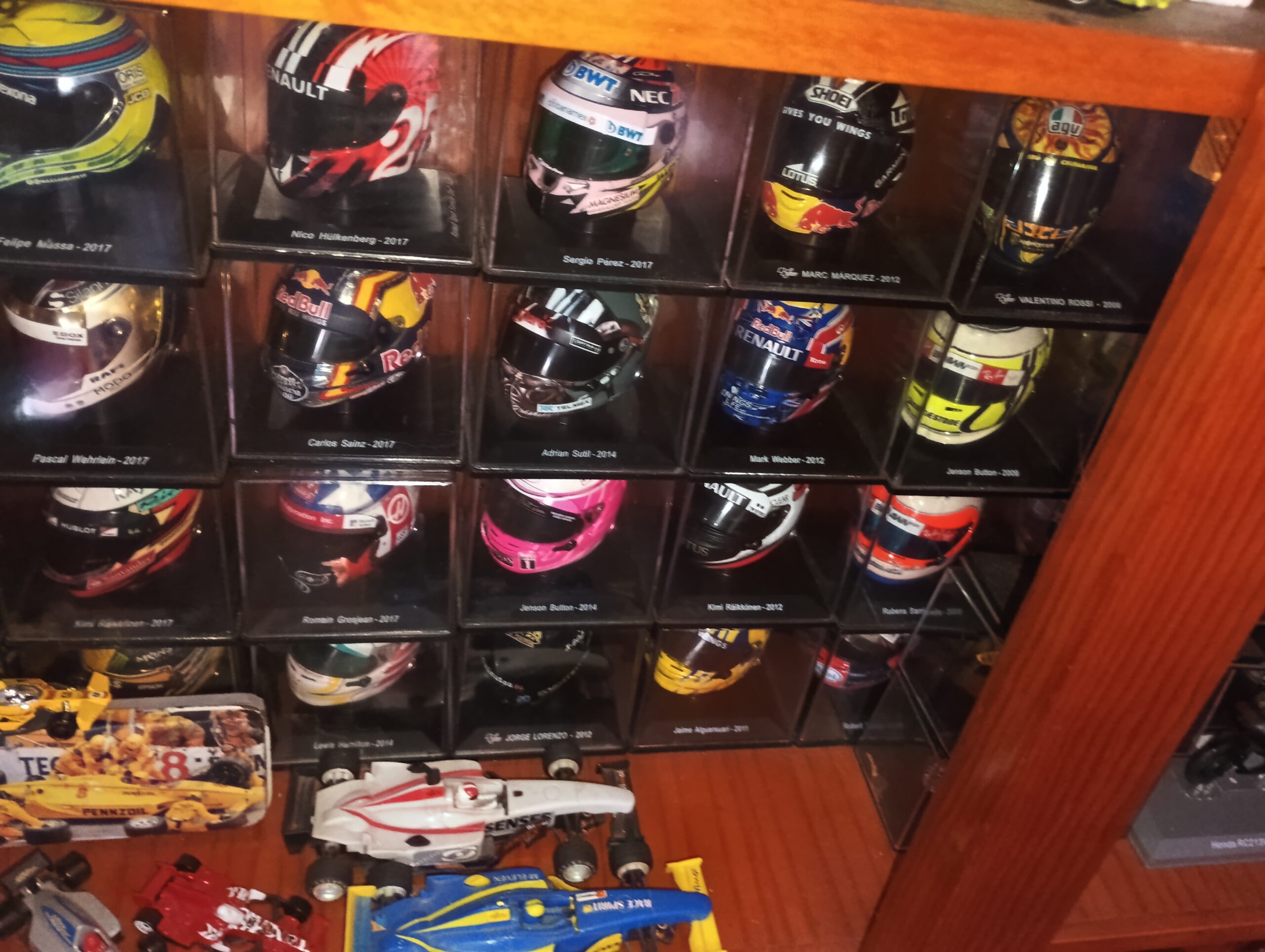 Lote de cascos de moto GP y formula 1