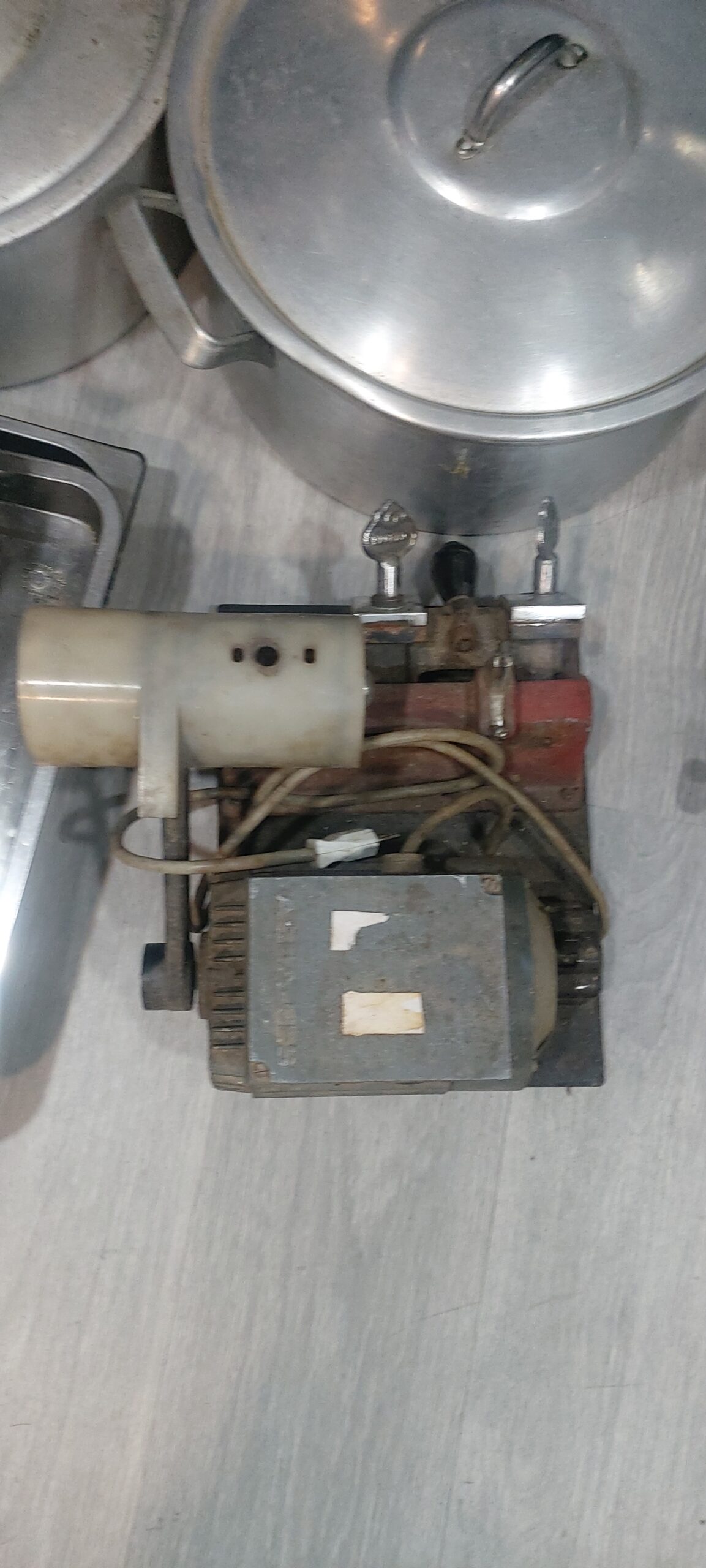 Máquina para copiar llaves para cerrajeros