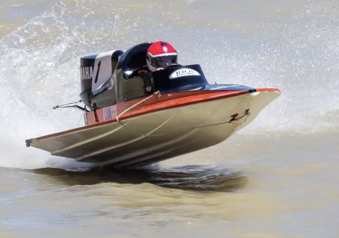 QUIERE PONER PUBLICIDAD DE TU EMPRESA EN UN POTENTE BARCO DE COMPETICION