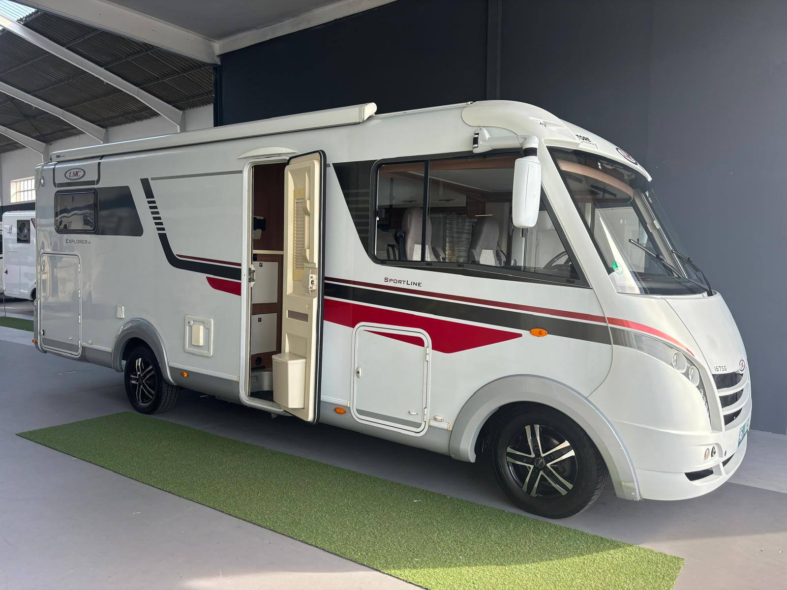 autocaravana integral LMC Explorer Sportline i 675G