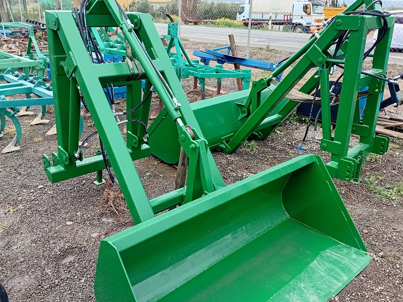 PALA TRASERA PARA TRACTOR NUEVA CON CAZO DE 1.50 M.