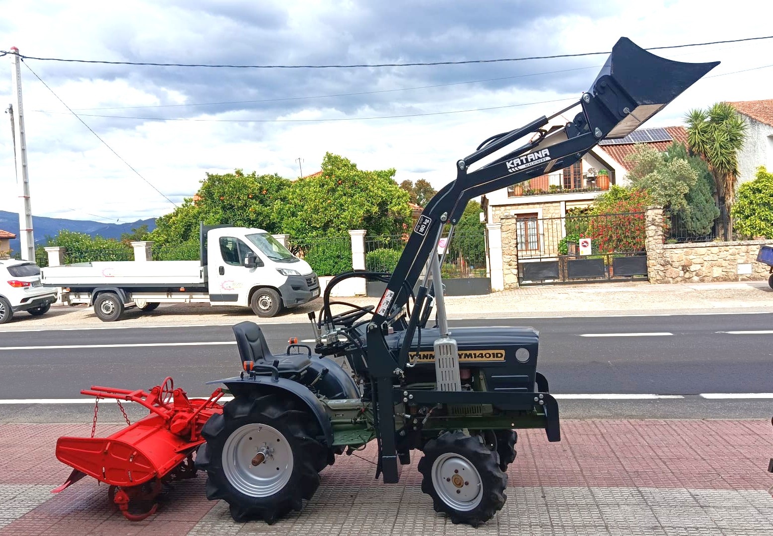 CON PALA. YANMAR YM 1401. 4x4. 3 CL. Con FRESADORA