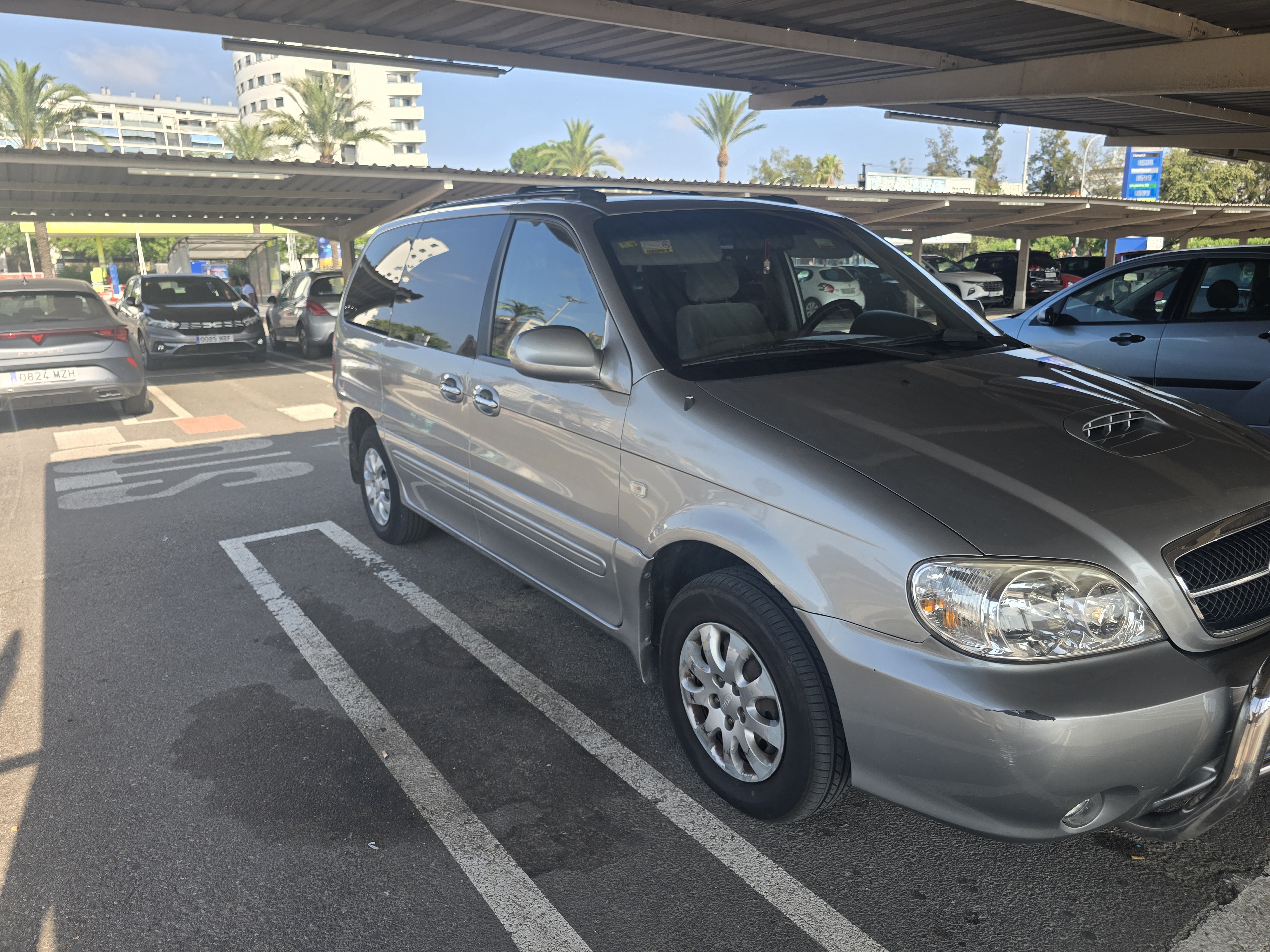Kia carnival