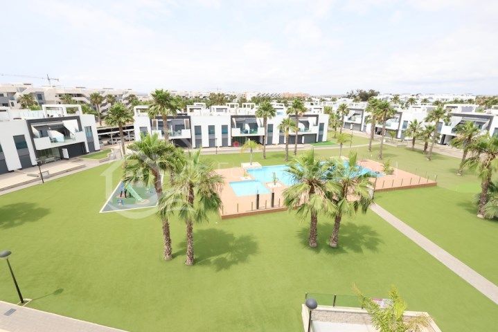 Bungalow en primera planta con en El Raso Oasis Beach XI