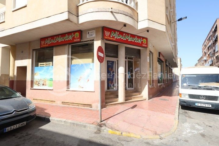 Local comercial esquinero