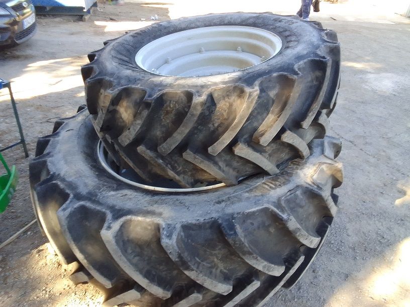 RUEDAS Y NEUMÁTICOS NUEVOS PARA TRACTOR VALTRA.