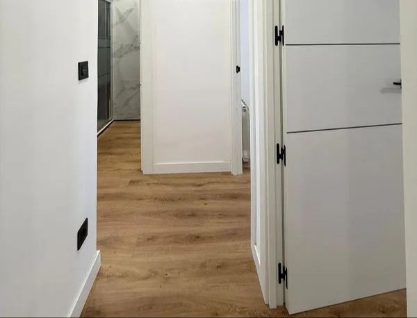 instalacion de suelos de maderas laminados vinilos spc