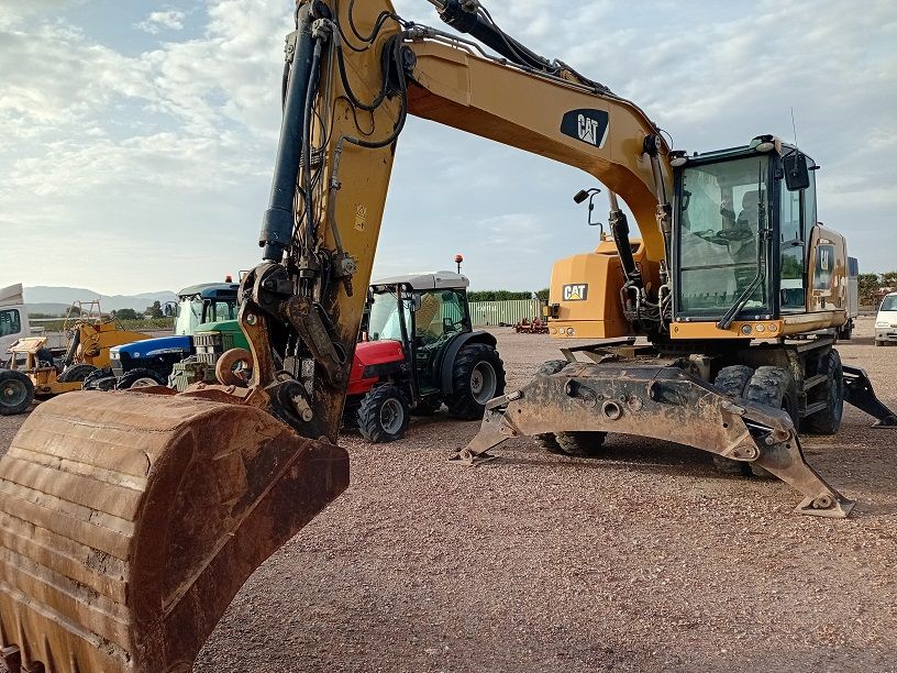 EXCAVADORA DE RUEDAS CATERPILLAR M318 F.